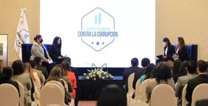 UAIP de COPADEH participa en conversatorio sobre información pública