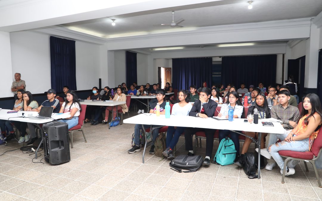 Conversatorio sobre Derechos Humanos y Cultura de Paz a estudiantes de La Antigua Guatemala