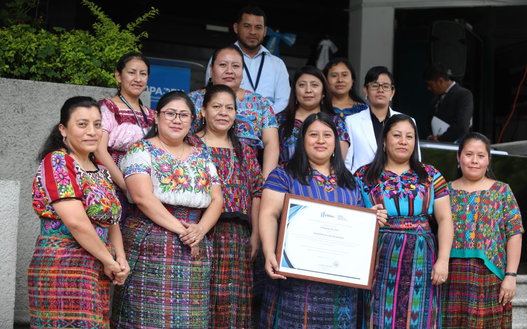 La COPADEH entregó la distinción “Embajador de la Paz” a la Defensoría de la Mujer Indígena