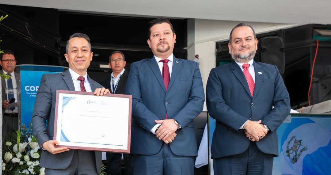 MINTRAB recibe de COPADEH distinción: “Embajador de la Paz”