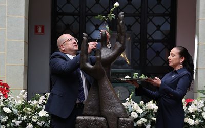 Un acto por la memoria, la verdad y la paz: Distinción del Cambio de la Rosa a la FAFG