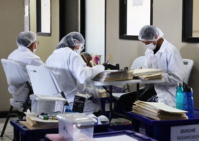 Autoridades de la COPADEH visitan el Archivo del PNR