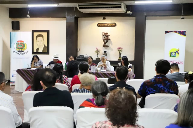 La directora Ejecutiva de la COPADEH participó ayer como ponente en el Foro “A 30 años de la firma del Acuerdo sobre Identidad y Derechos de los Pueblos Indígenas (AIDPI) 1995-2025 Avances, desafíos y limitaciones en su implementación", organizado por la @codisra_gt y el Movimiento de Mujeres Indígenas Tz’ununija’.
