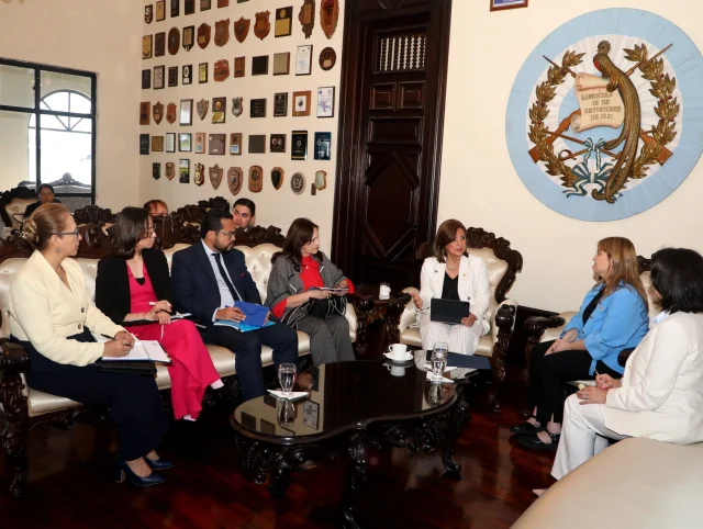 Autoridades de COPADEH junto a la Presidenta en Funciones Karin Herrera y la Viceministra del Ministerio de Relaciones Exteriores, Embajadora María Luisa Ramírez Coronado, participaron en una reunión con la delegación de la Comisión Interamericana de Derechos Humanos liderada por la Comisionada CIDH, Andrea Pochak, Relatora para Guatemala y la Secretaria Ejecutiva de la CIDH, Tania Reneaum.