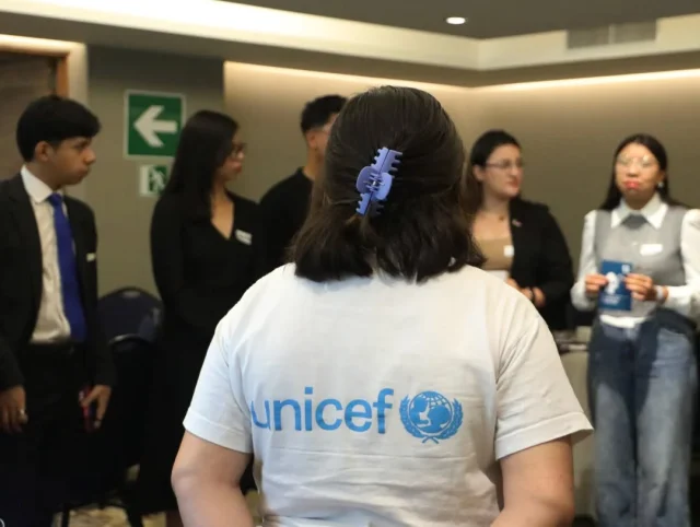 La COPADEH en conjunto con @unicefguatemala  realizaron los talleres de socialización de las observaciones finales del Comité de los Derechos del Niño, al 7o Informe Periódico del Estado de Guatemala presentado en virtud del artículo 44 de la Convención de los Derechos del Niño. Estos talleres fueron dirigidos a jóvenes y a funcionarios de Estado para dar a conocer ampliamente las recomendaciones en esta materia.